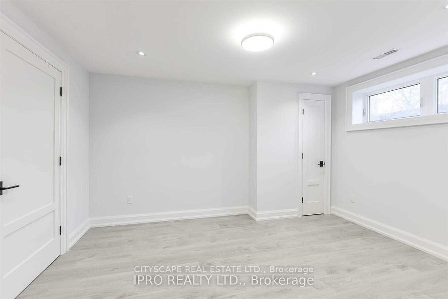 9 Donnybrook Lane, Toronto, ON, M9A 2V2 - 18