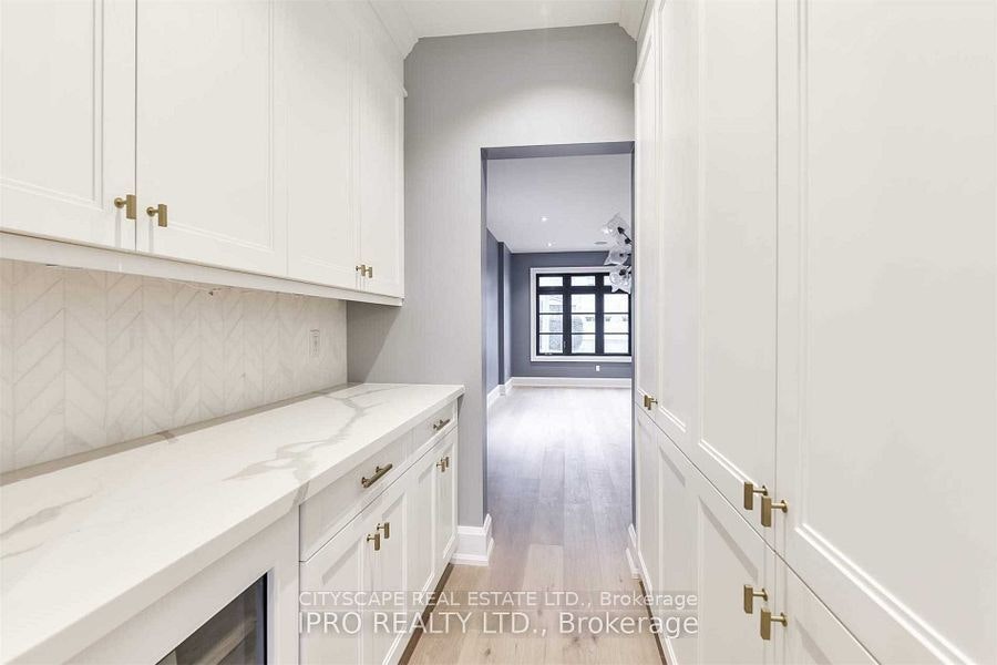 9 Donnybrook Lane, Toronto, ON, M9A 2V2 - 5