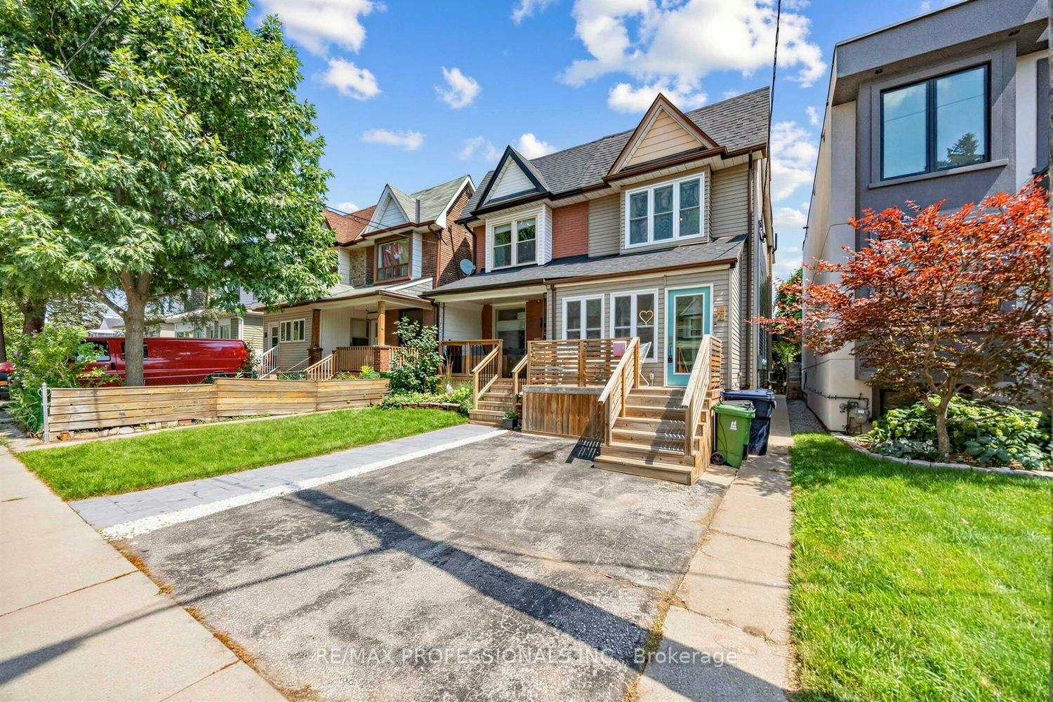 3 Blakley Avenue, Toronto, ON, M6N 3Y4