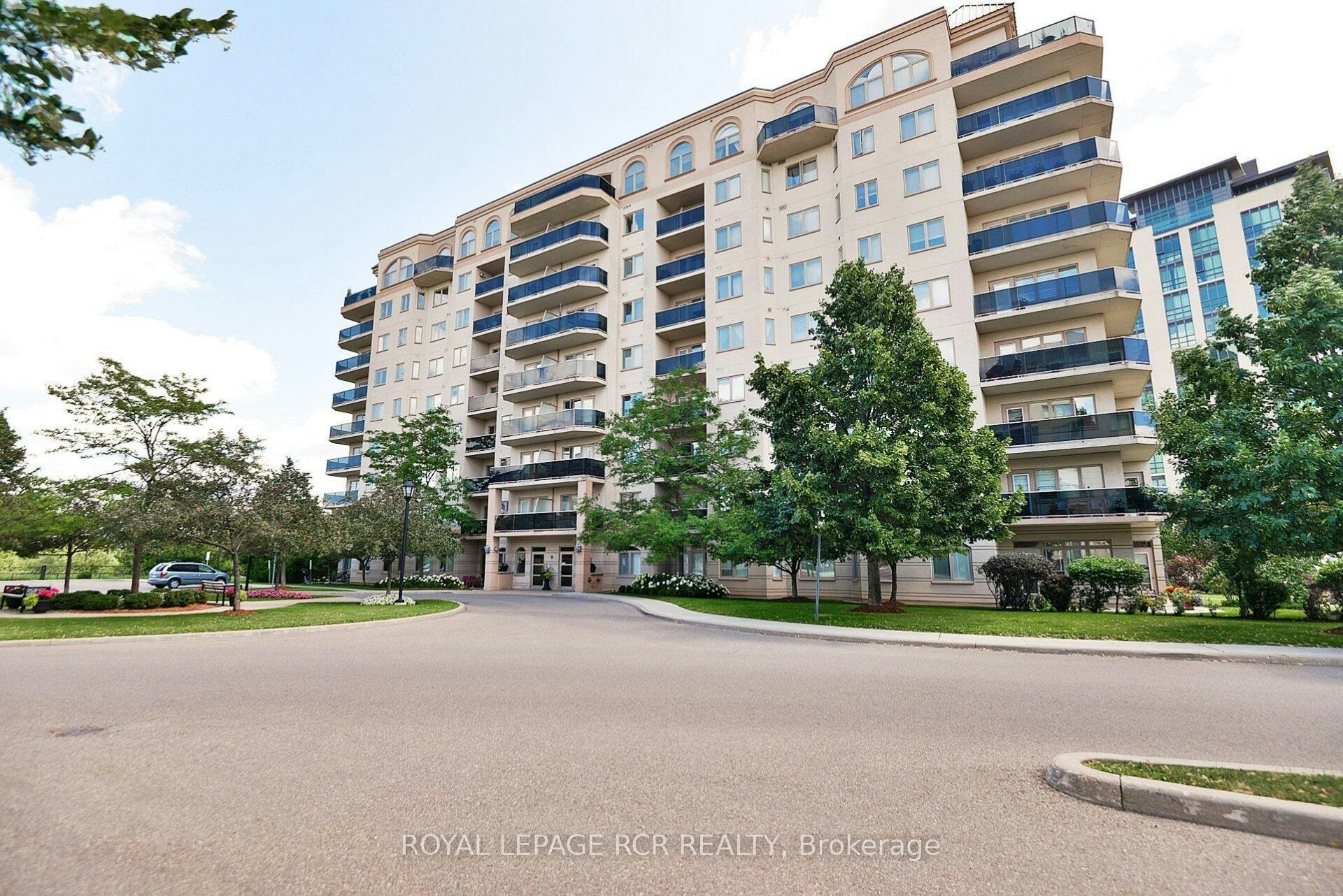 304-10 Dayspring Circle S, Brampton, ON, L6P 1B9