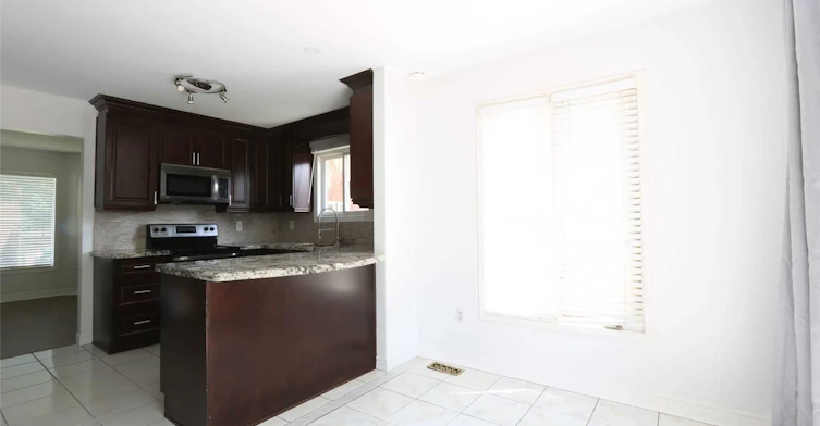 Upper-6005 Tenth Line, Mississauga, ON, L5N 5S6 - 8