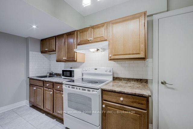 27 Lavender Road, Toronto, ON, M6N 2B6 - 7