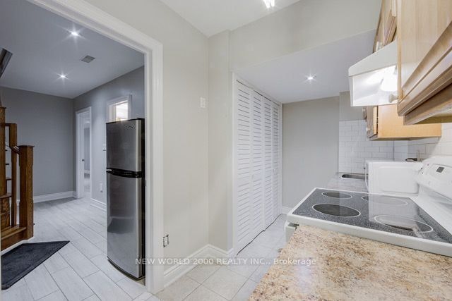 27 Lavender Road, Toronto, ON, M6N 2B6 - 3