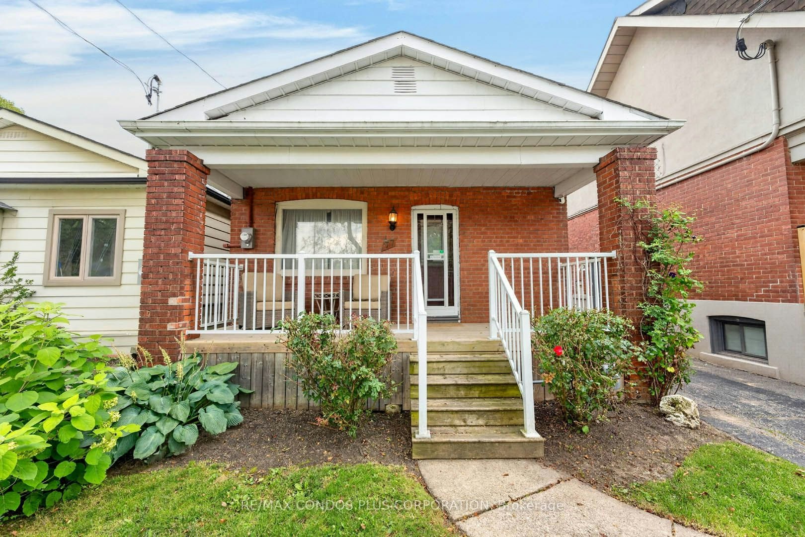 77 Fifth Street E, Toronto, ON, M8V 2Z1
