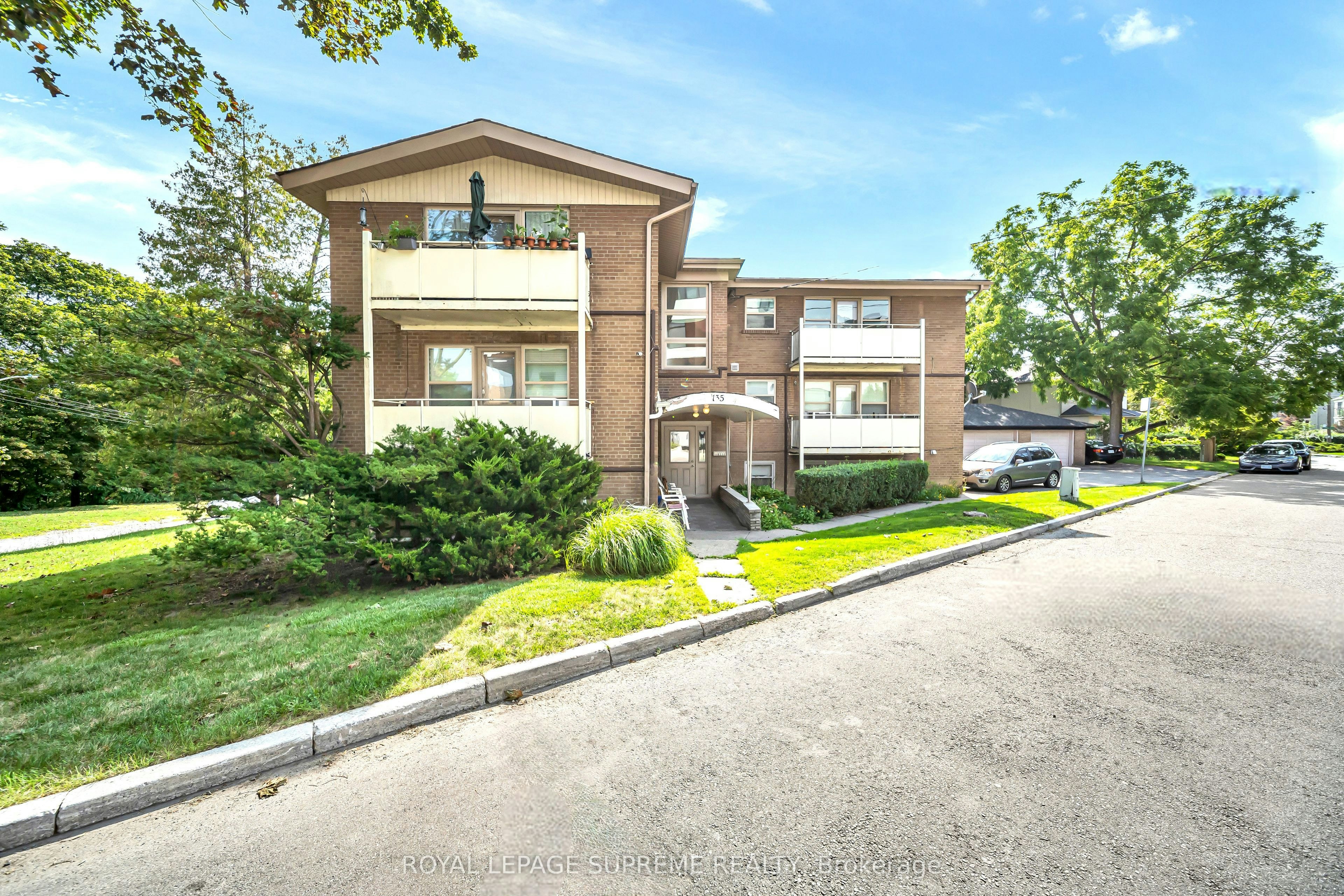 4-135 Kingsway Crescent, Toronto, ON, M8X 2S3 - 4