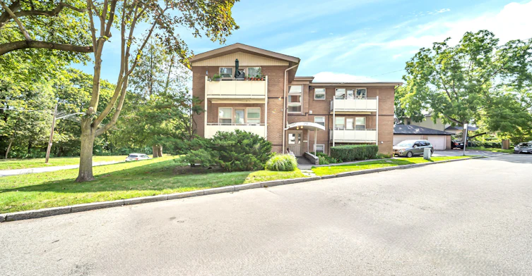 4-135 Kingsway Crescent, Toronto, ON, M8X 2S3 - 3