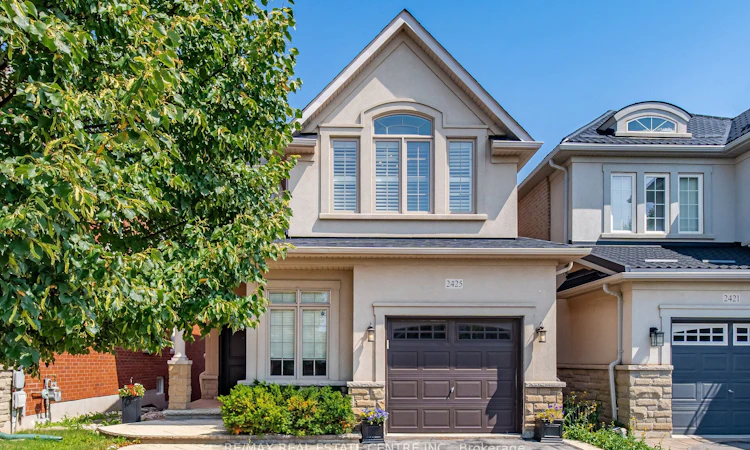 2425 Quetico Crescent