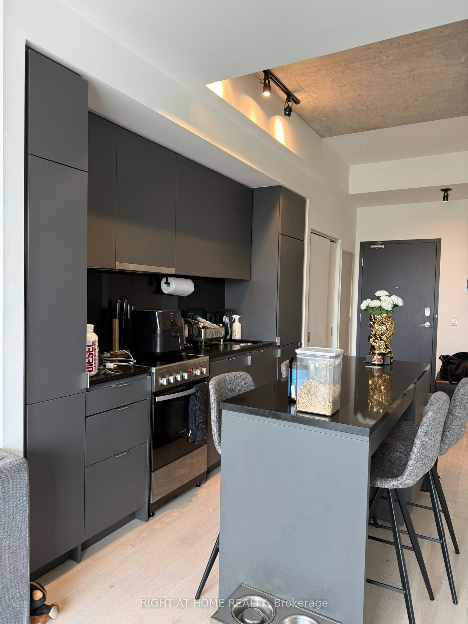 817-7 Smith Crescent, Toronto, ON, M8Z 0G3 - 17