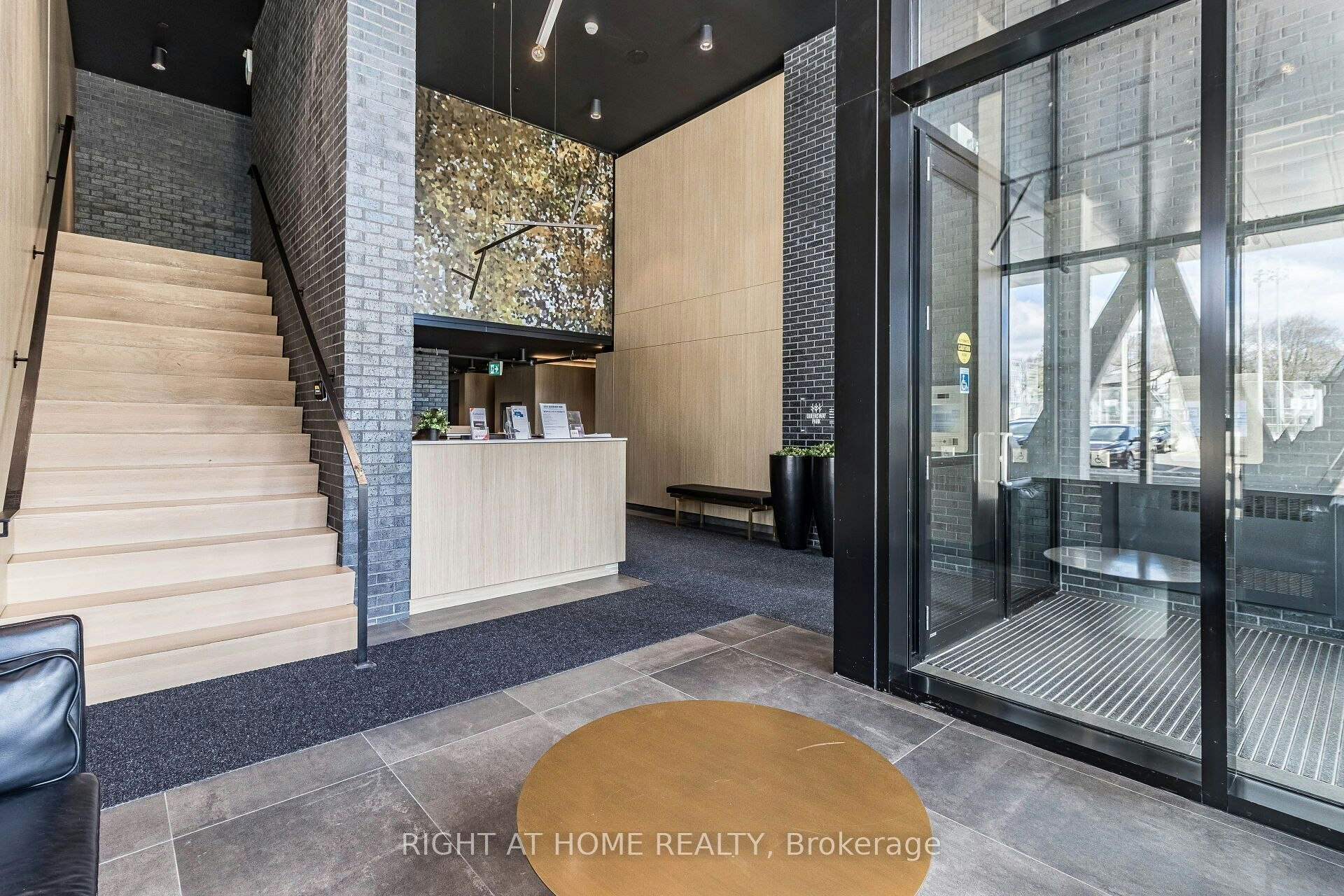 817-7 Smith Crescent, Toronto, ON, M8Z 0G3 - 4