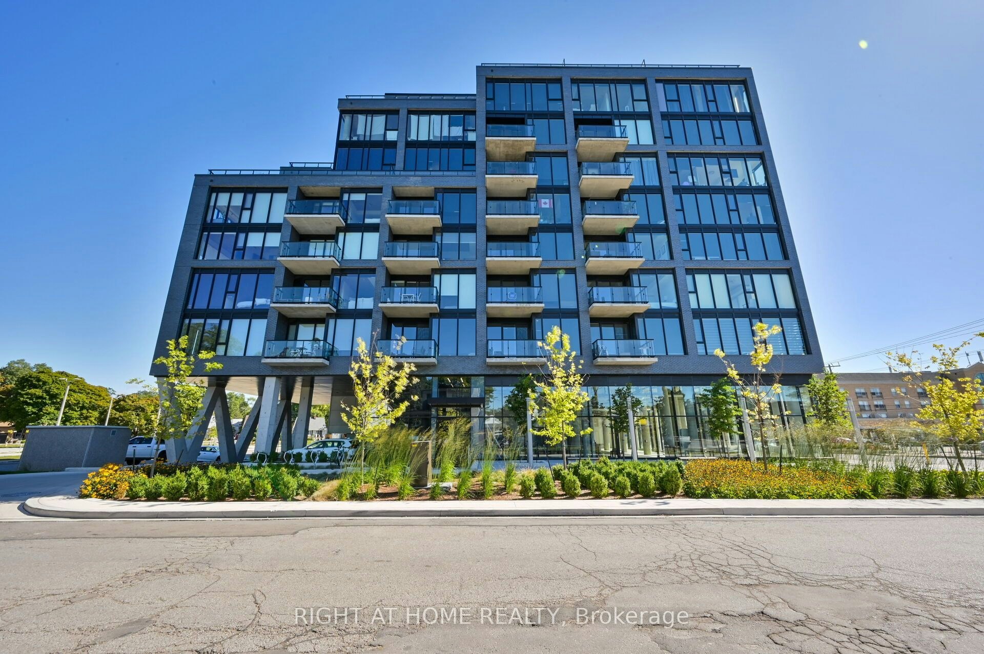 817-7 Smith Crescent, Toronto, ON, M8Z 0G3 - 2