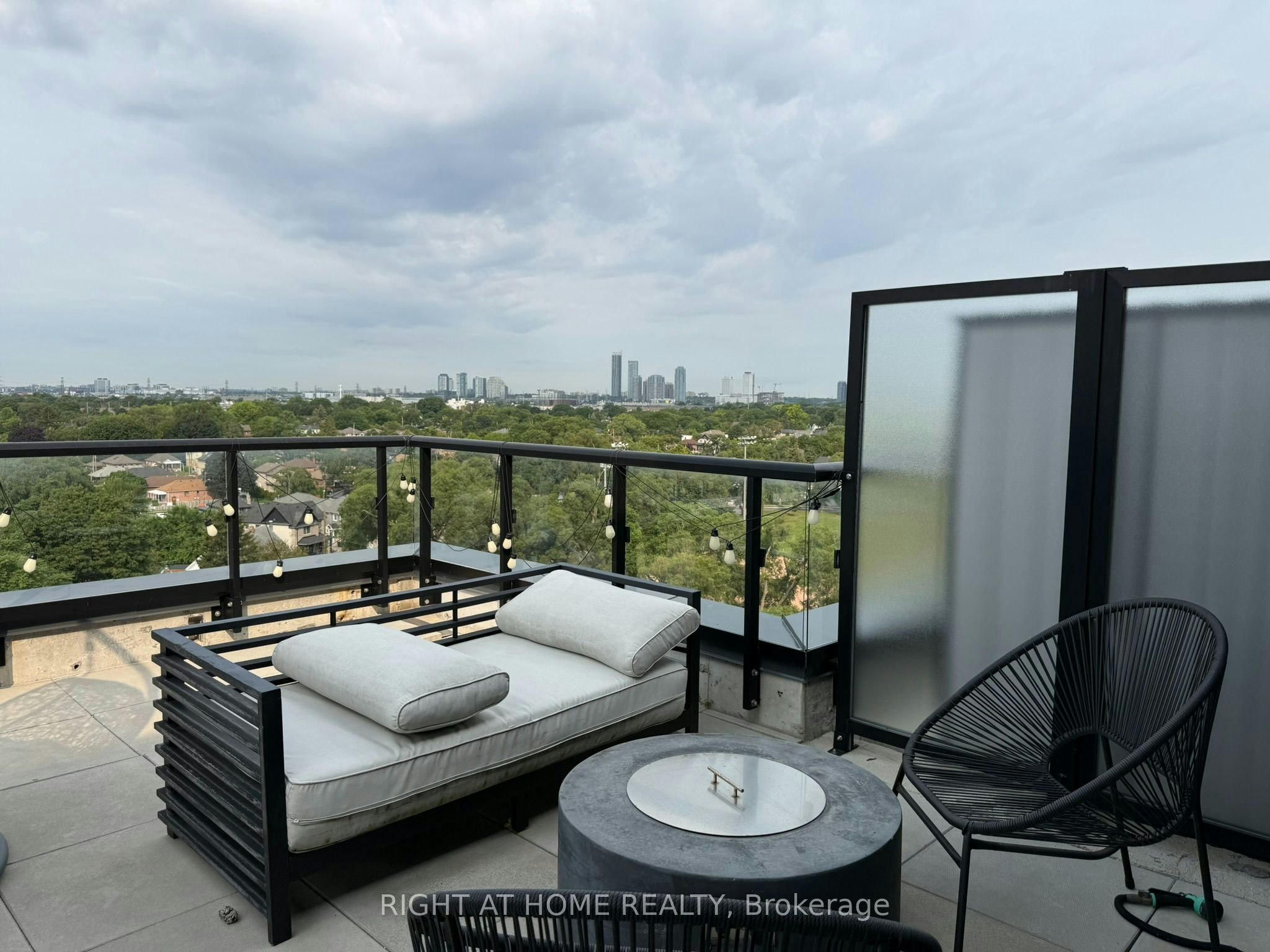 817-7 Smith Crescent, Toronto, ON, M8Z 0G3 - 28