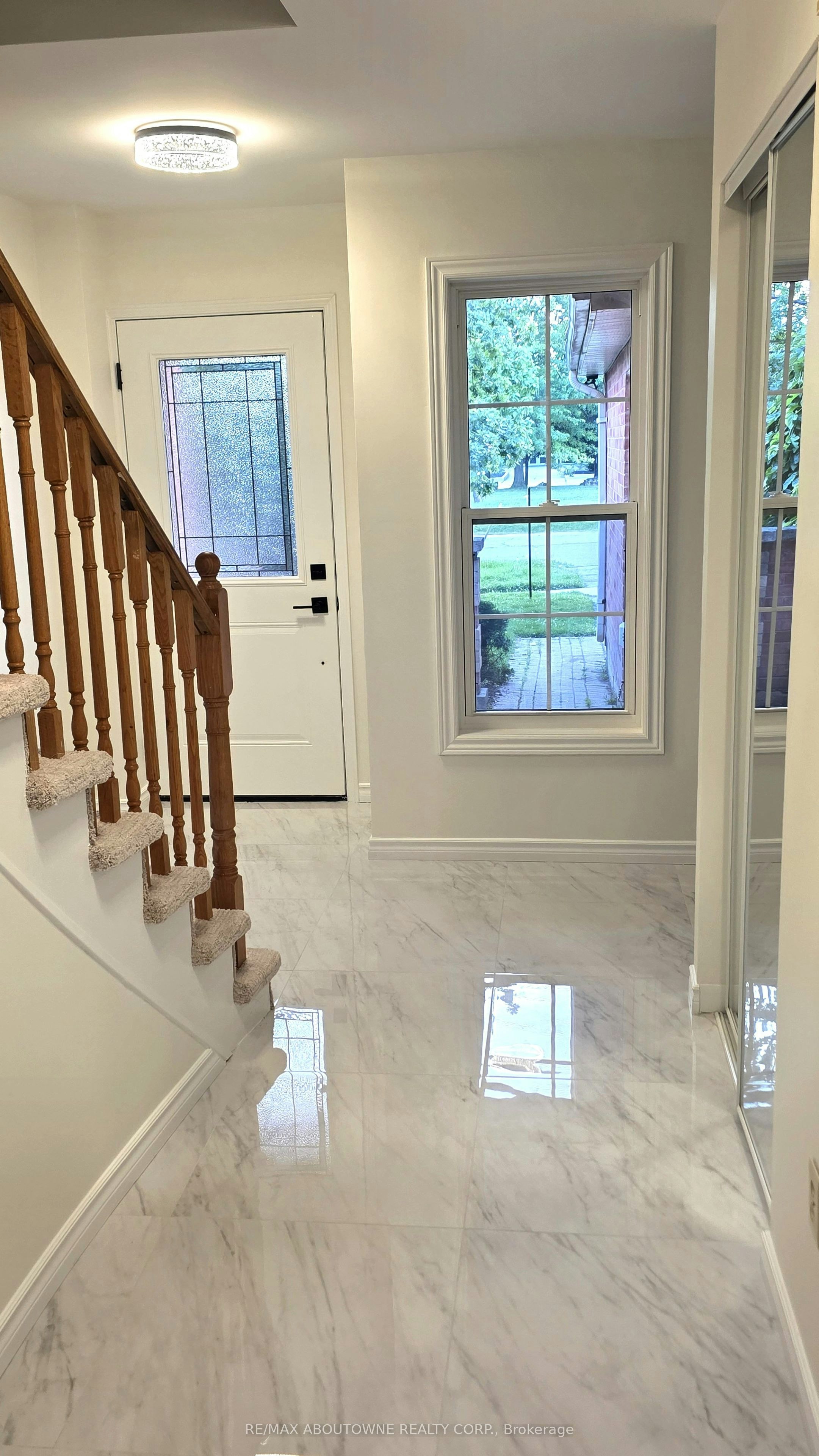 1329 Montclair Drive, Oakville, ON, L6H 1Z3 - 3