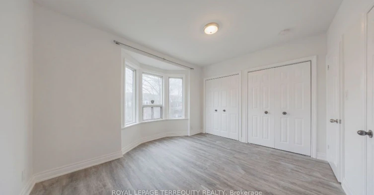 Upper-185 Laughton Avenue, Toronto, ON, M6N 2X6 - 2