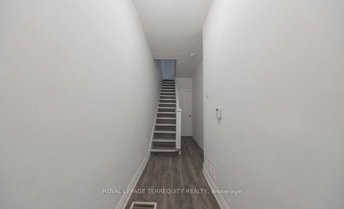 Upper-185 Laughton Avenue, Toronto, ON, M6N 2X6 - 6