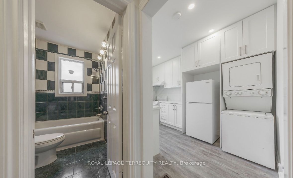 Upper-185 Laughton Avenue, Toronto, ON, M6N 2X6 - 4