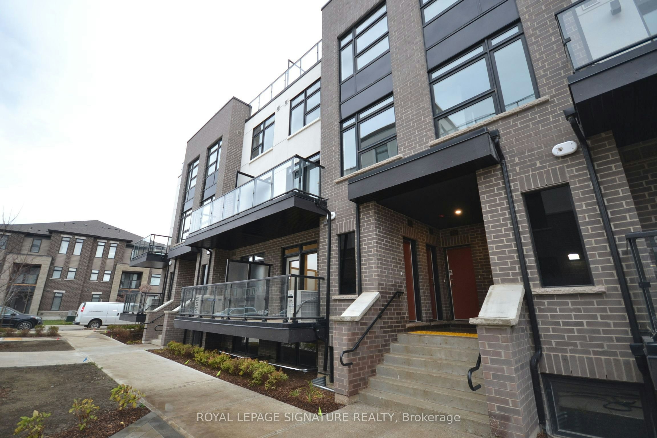 107-1573 Rose Way, Milton, ON, L9E 1N4