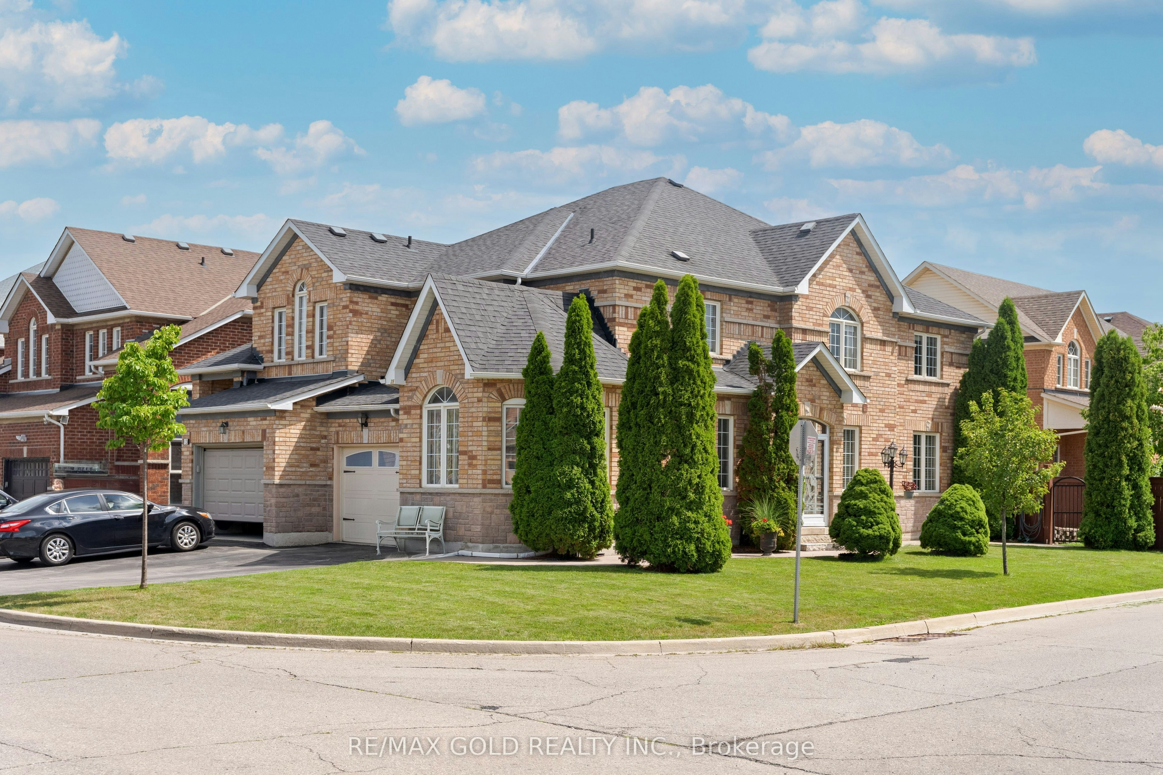 35 Goreridge Crescent, Brampton, ON, L6P 1P2
