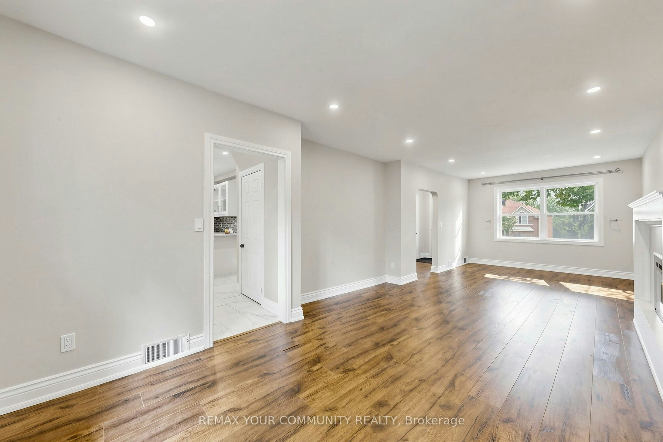 22 Havenridge Drive, Toronto, ON, M9P 3M4 - 5
