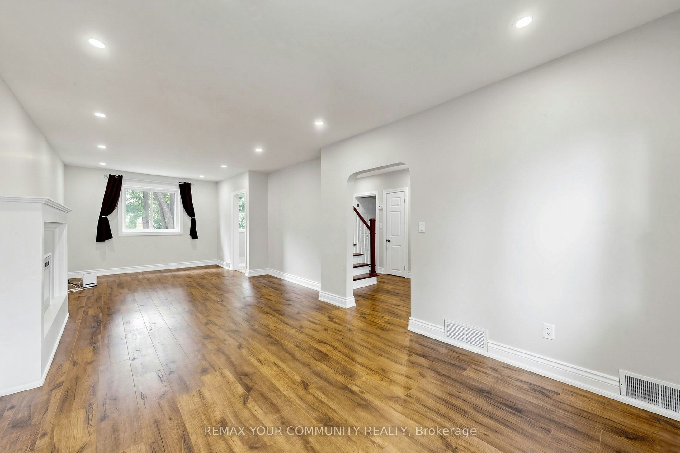 22 Havenridge Drive, Toronto, ON, M9P 3M4 - 8