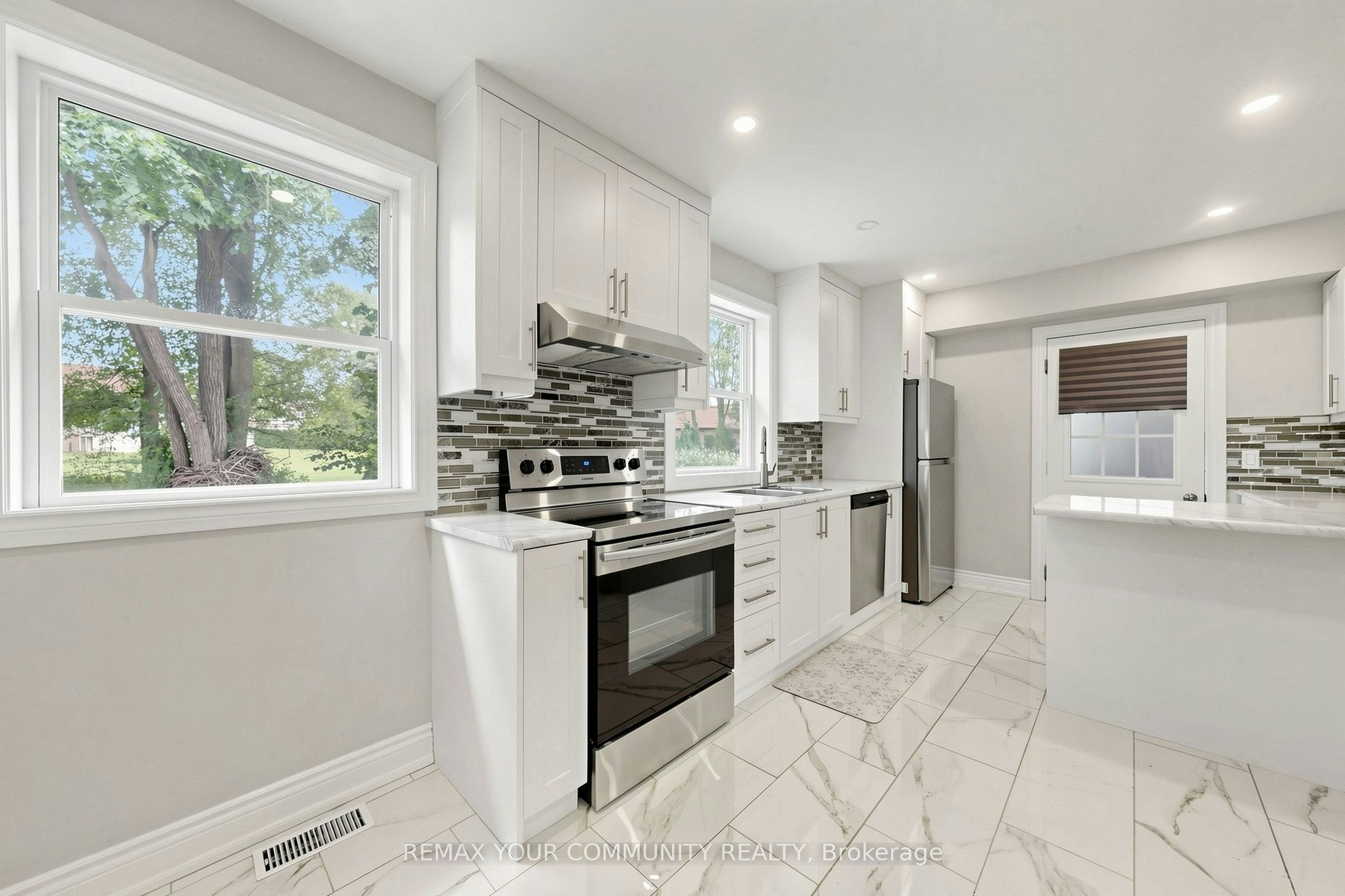 22 Havenridge Drive, Toronto, ON, M9P 3M4 - 13