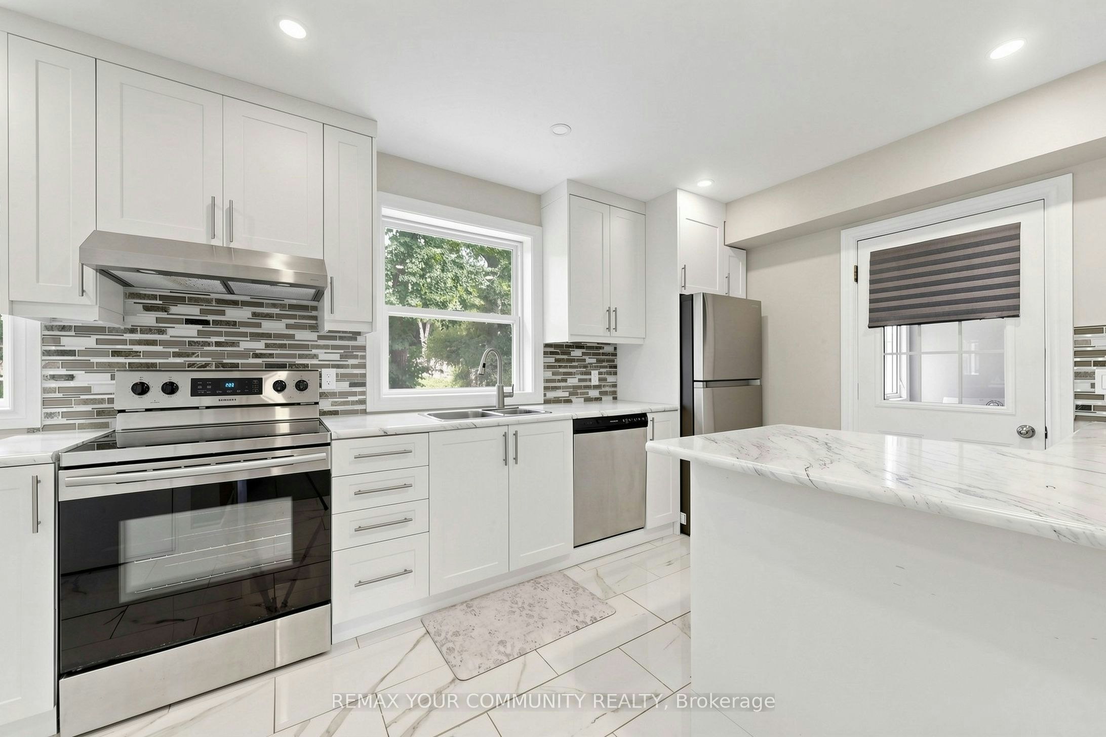 22 Havenridge Drive, Toronto, ON, M9P 3M4 - 9