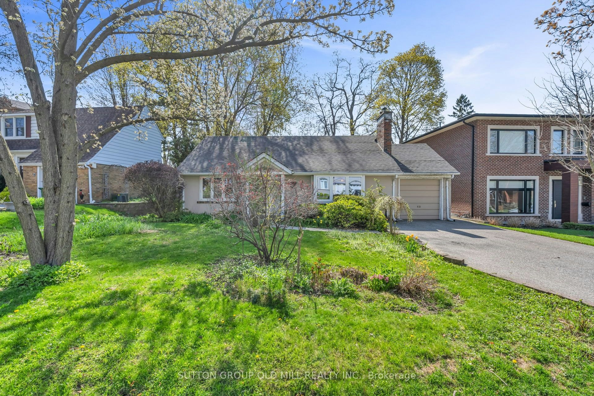 29 Robin Hood Road, Toronto, ON, M9A 2W6
