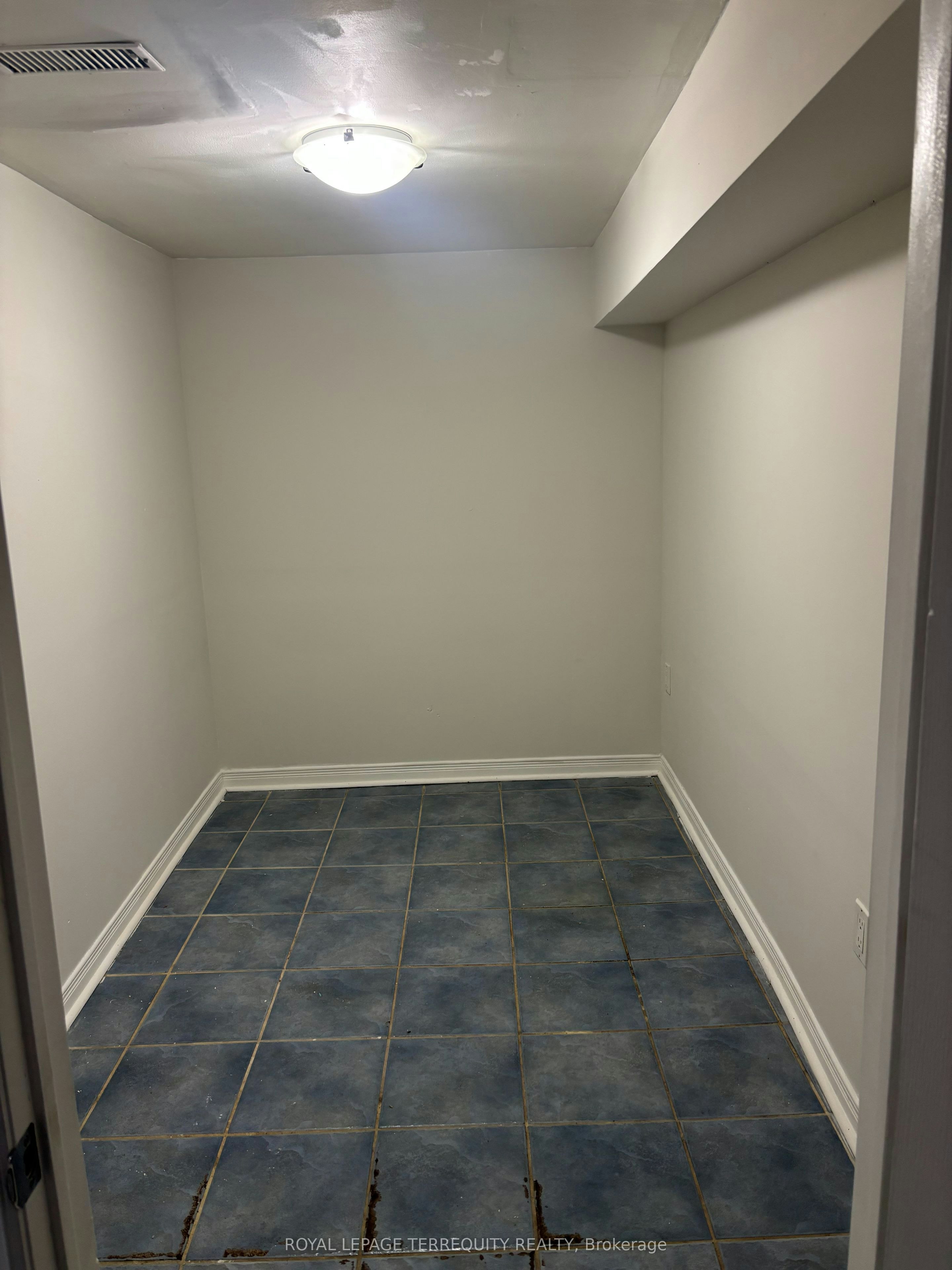 26 Tangleridge Boulevard, Brampton, ON, L6R 2X5 - 8