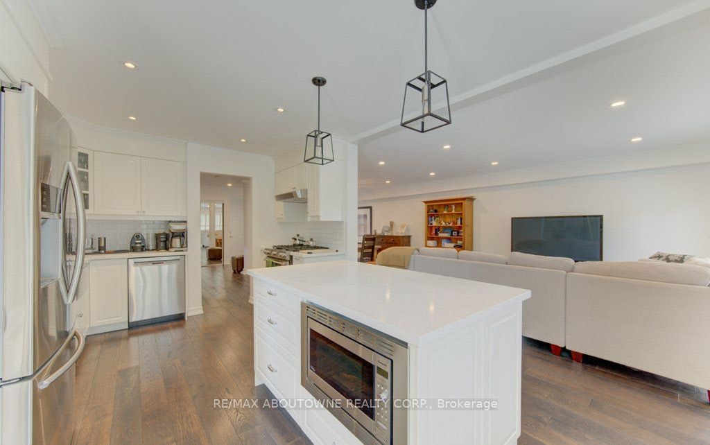 53-3045 New Street, Burlington, ON, L7N 3V9 - 2