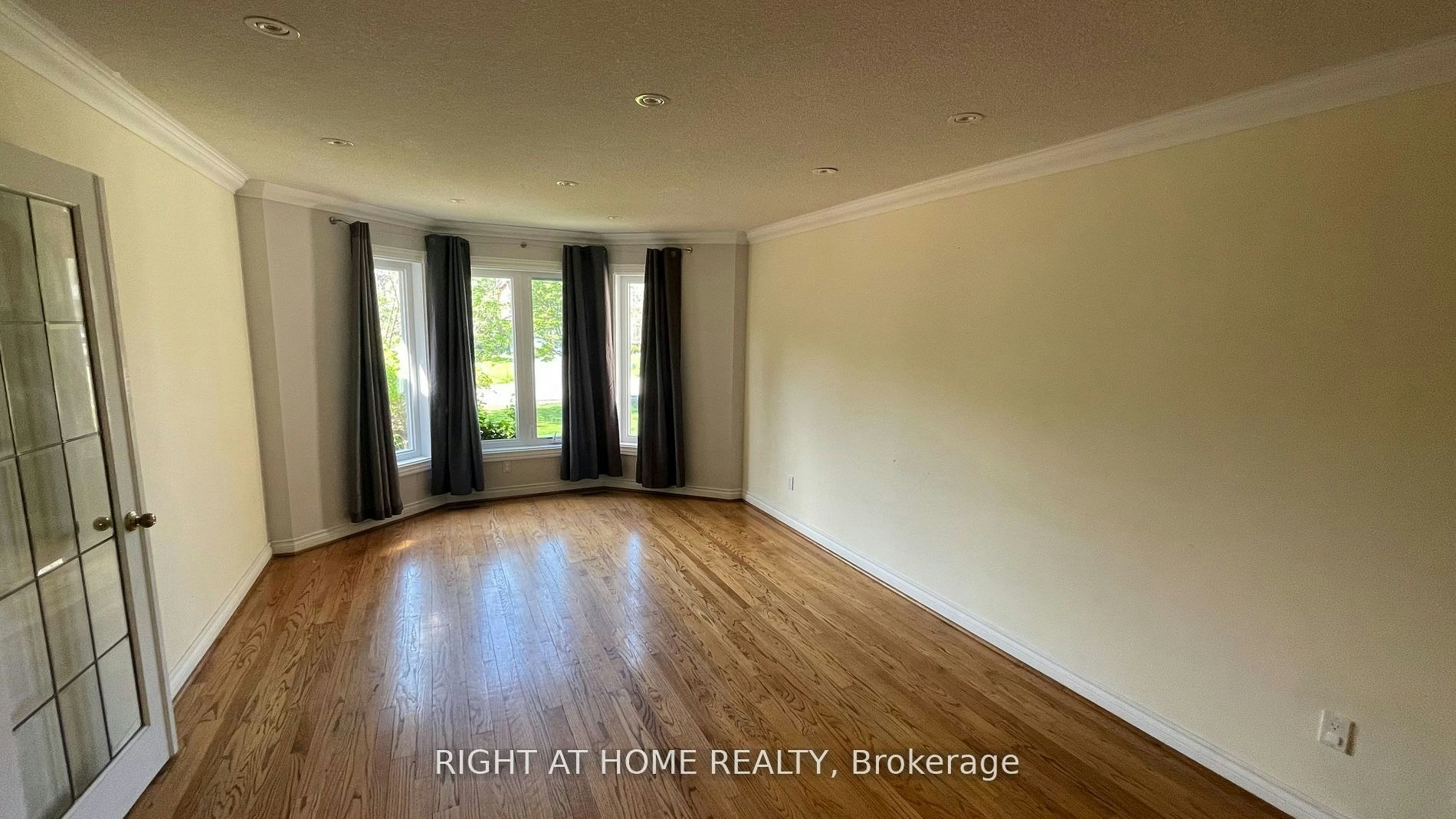 15 Agar Crescent, Toronto, ON, M9B 5A4 - 13