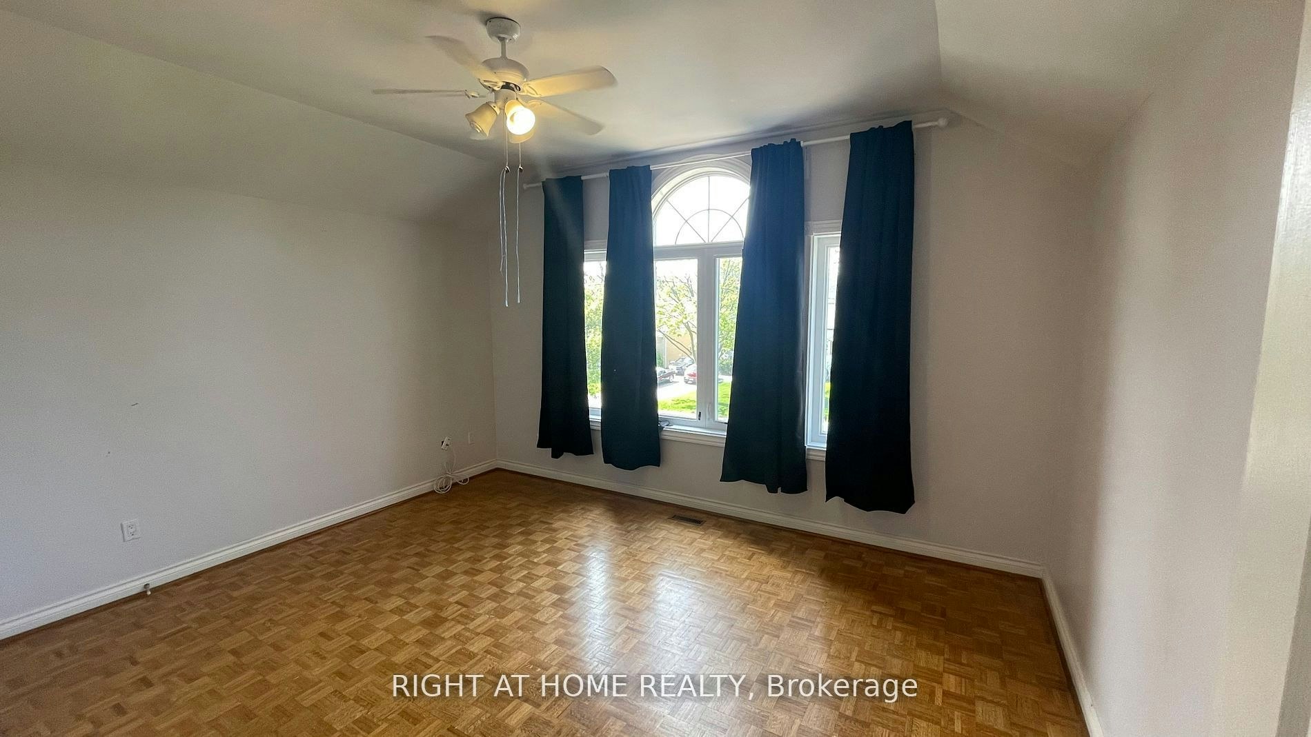 15 Agar Crescent, Toronto, ON, M9B 5A4 - 9