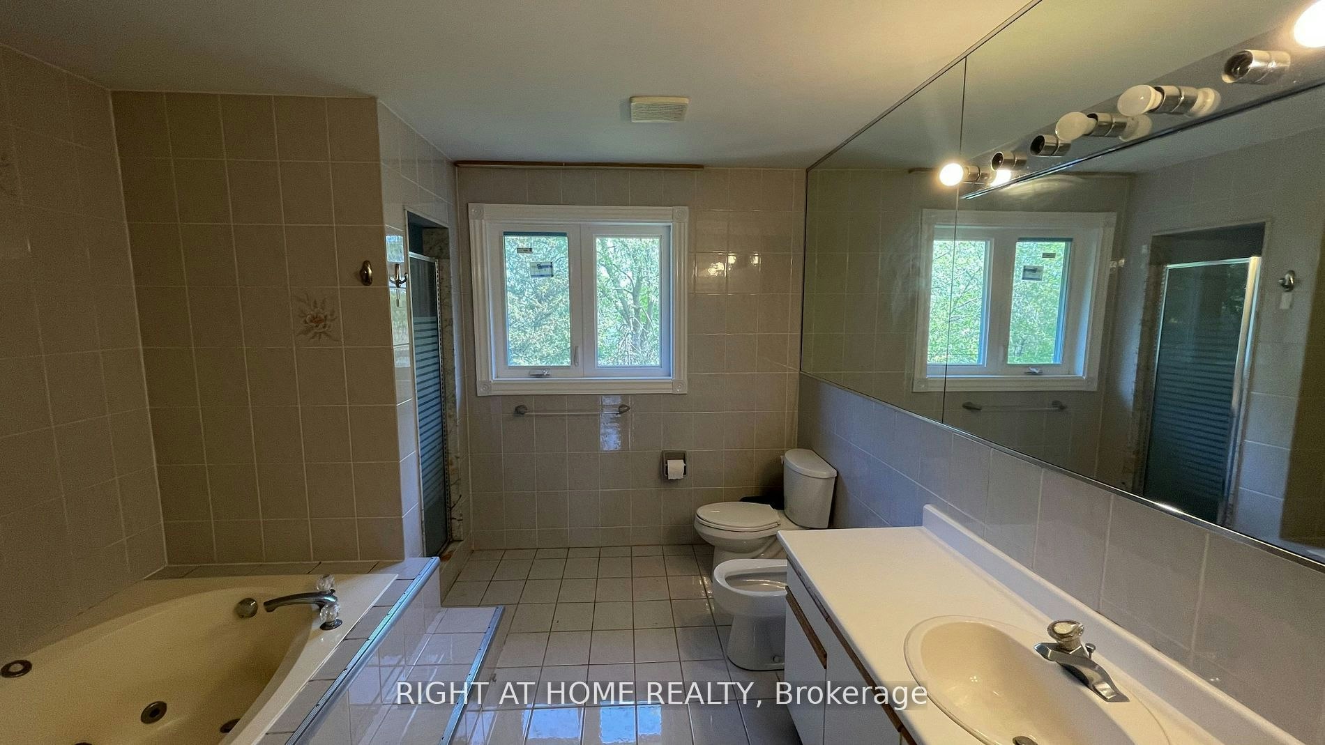 15 Agar Crescent, Toronto, ON, M9B 5A4 - 8