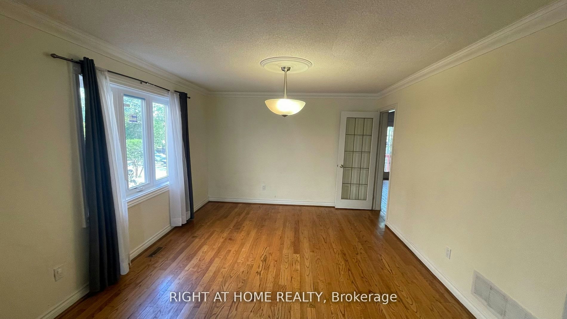 15 Agar Crescent, Toronto, ON, M9B 5A4 - 12