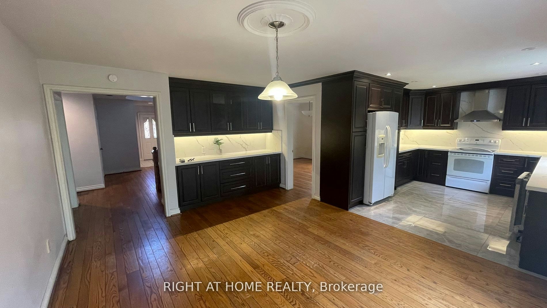 15 Agar Crescent, Toronto, ON, M9B 5A4 - 4