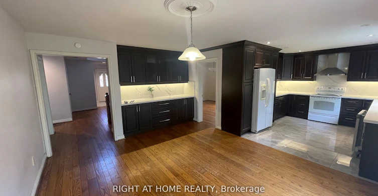 15 Agar Crescent, Toronto, ON, M9B 5A4 - 4