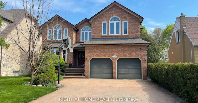 15 Agar Crescent, Toronto, ON, M9B 5A4