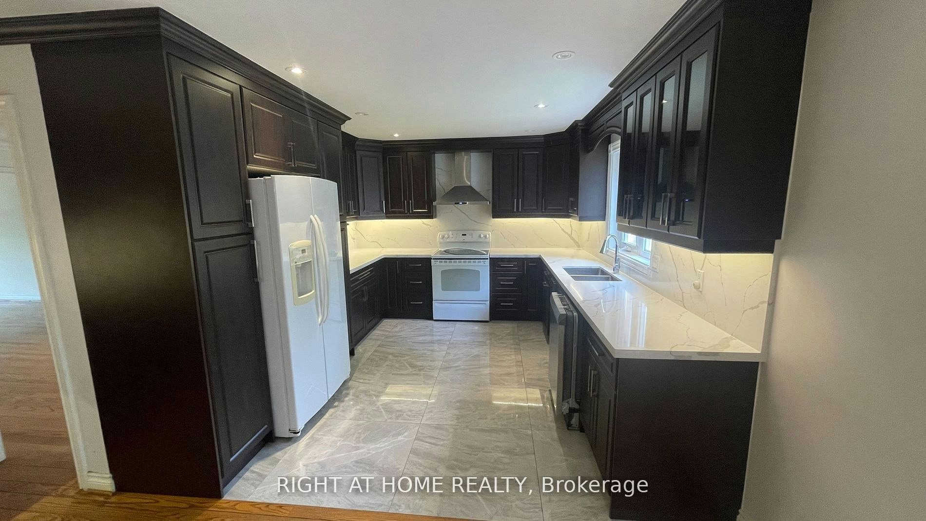 15 Agar Crescent, Toronto, ON, M9B 5A4 - 3