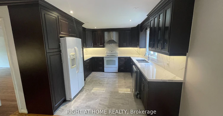 15 Agar Crescent, Toronto, ON, M9B 5A4 - 3