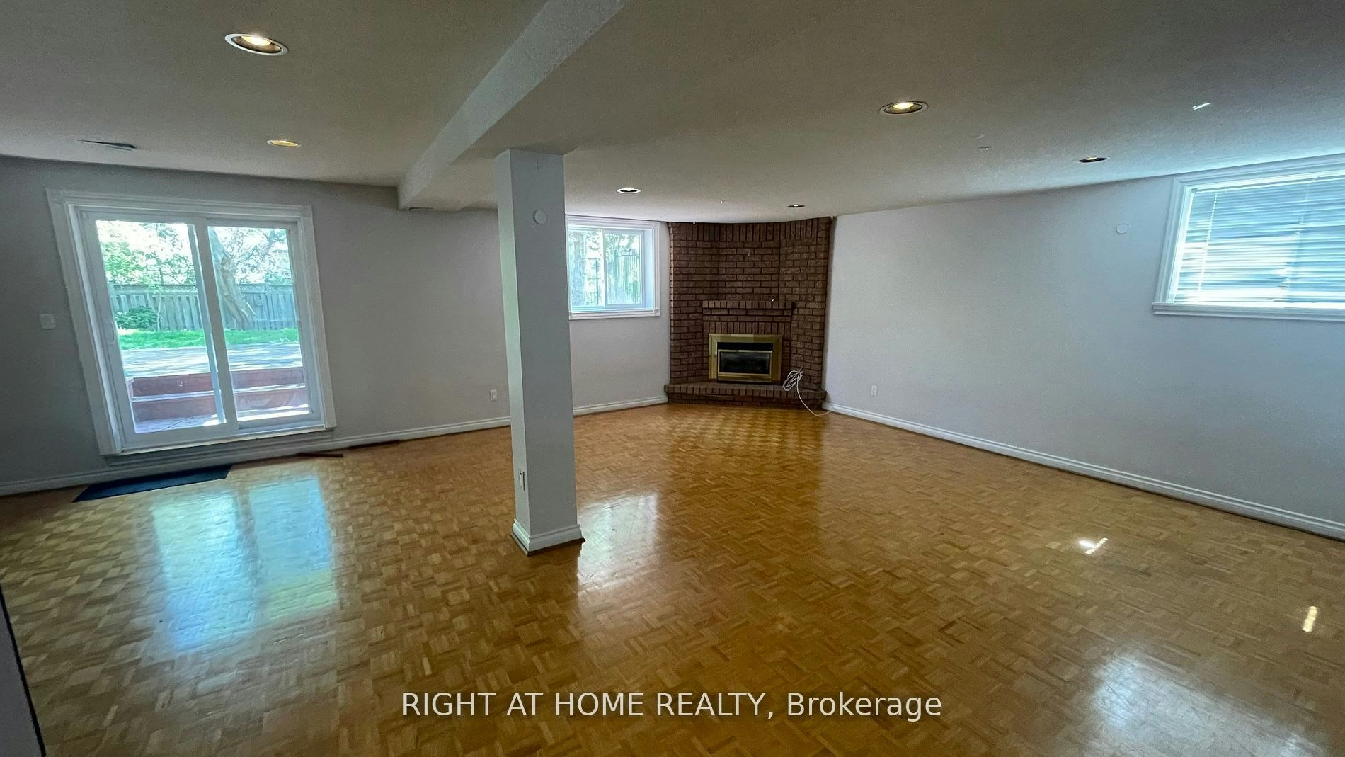 15 Agar Crescent, Toronto, ON, M9B 5A4 - 16