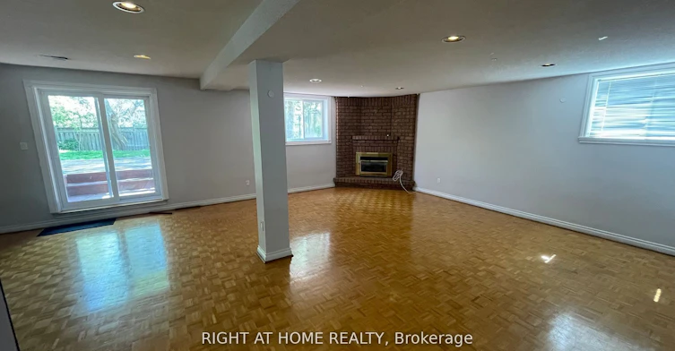 15 Agar Crescent, Toronto, ON, M9B 5A4 - 16