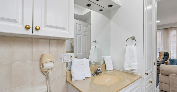 1-213 Close Avenue, Toronto, ON, M6K 2V6 - 21