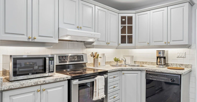 1-213 Close Avenue, Toronto, ON, M6K 2V6 - 8