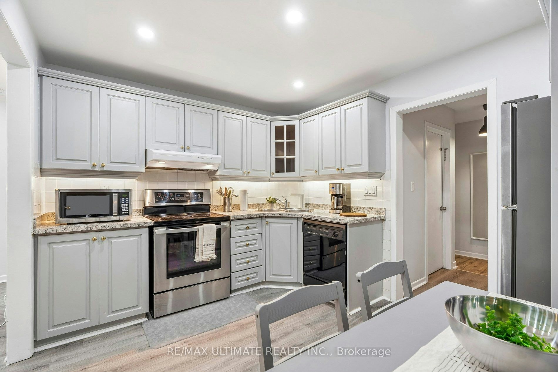 1-213 Close Avenue, Toronto, ON, M6K 2V6 - 6
