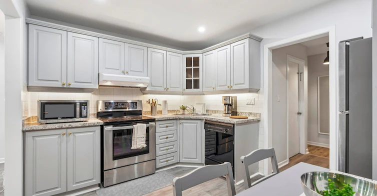 1-213 Close Avenue, Toronto, ON, M6K 2V6 - 6