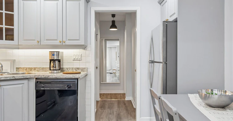 1-213 Close Avenue, Toronto, ON, M6K 2V6 - 13