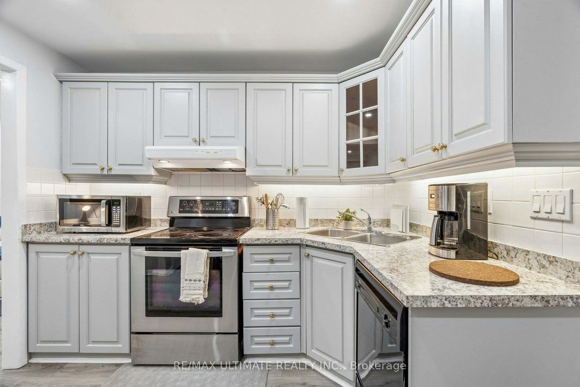 1-213 Close Avenue, Toronto, ON, M6K 2V6 - 7