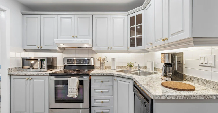 1-213 Close Avenue, Toronto, ON, M6K 2V6 - 7