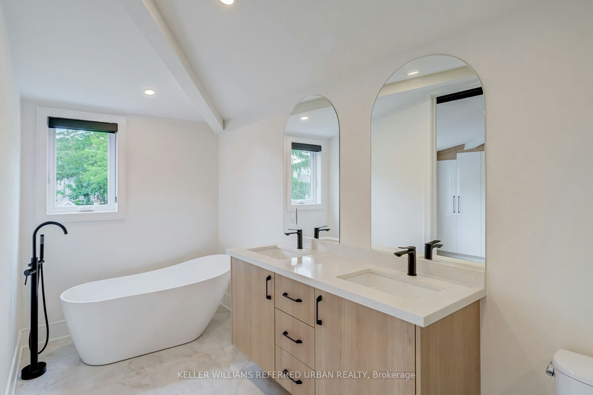 37 Wesley Avenue, Mississauga, ON, L5H 2M6 - 26