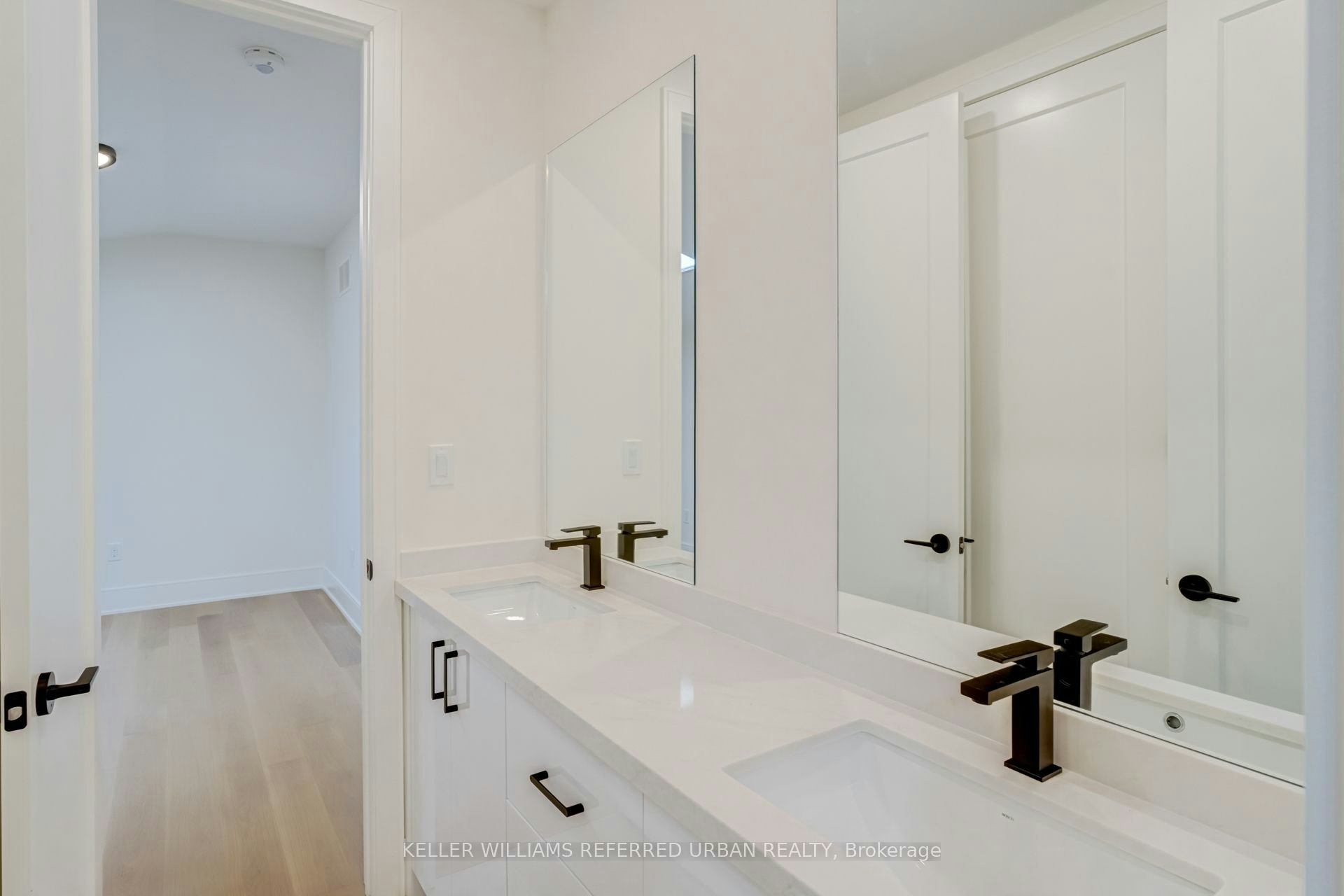 37 Wesley Avenue, Mississauga, ON, L5H 2M6 - 33