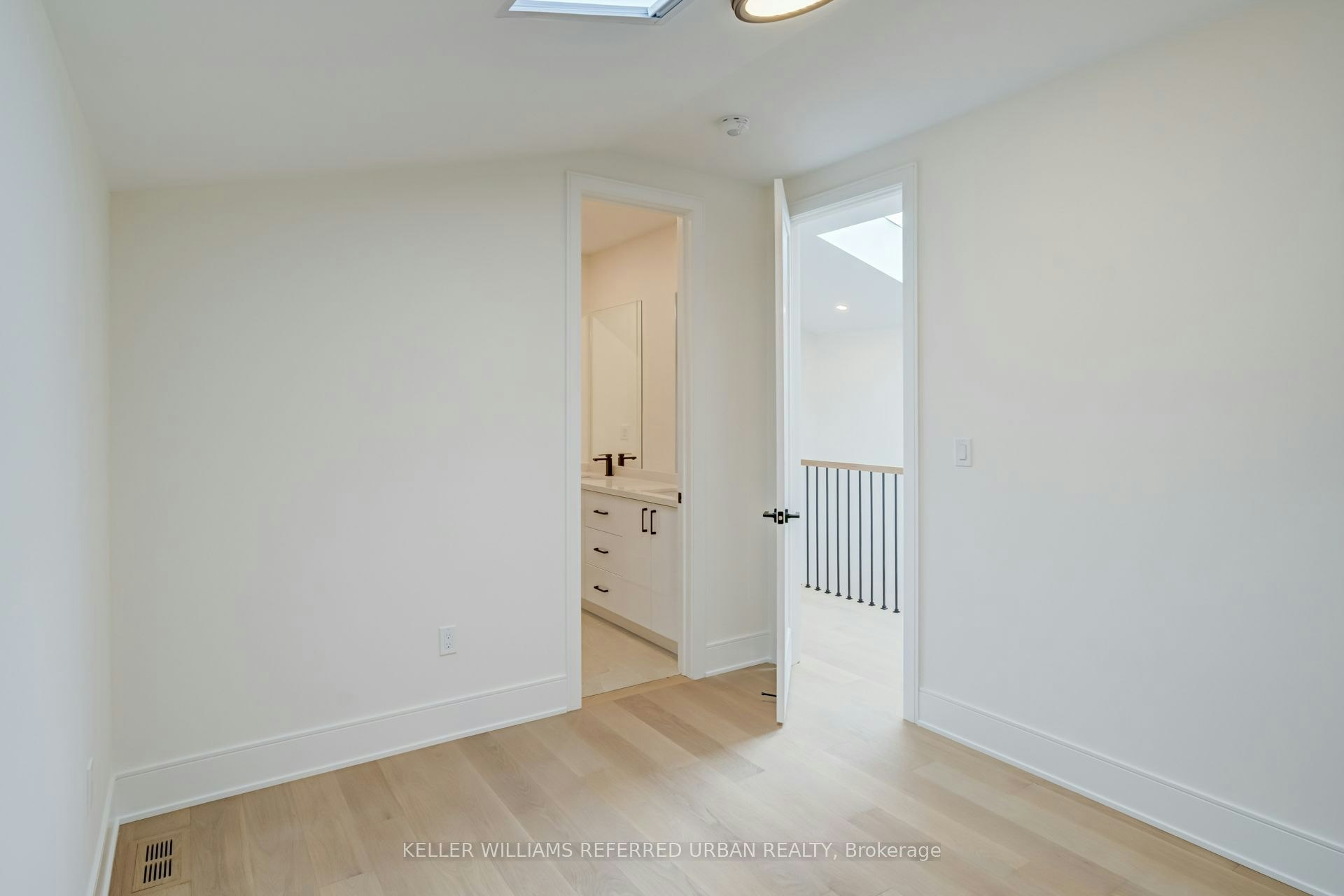 37 Wesley Avenue, Mississauga, ON, L5H 2M6 - 35
