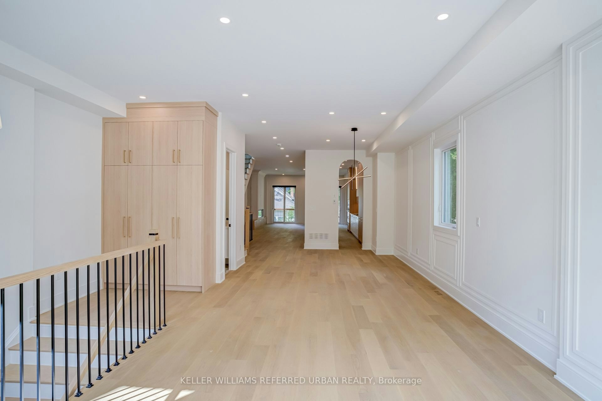 37 Wesley Avenue, Mississauga, ON, L5H 2M6 - 6